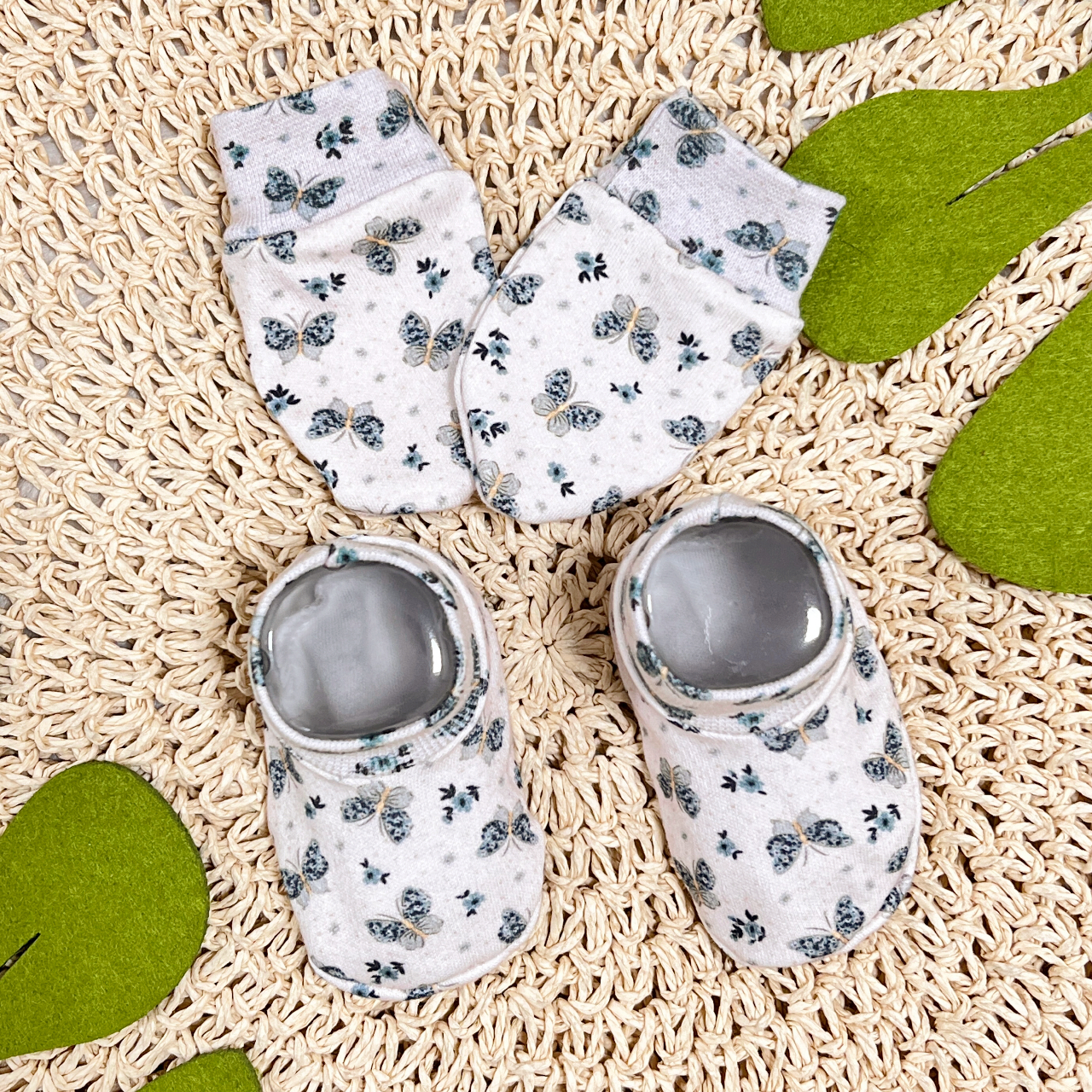 Kit Luva e Pantufas - Borboletas - Areia